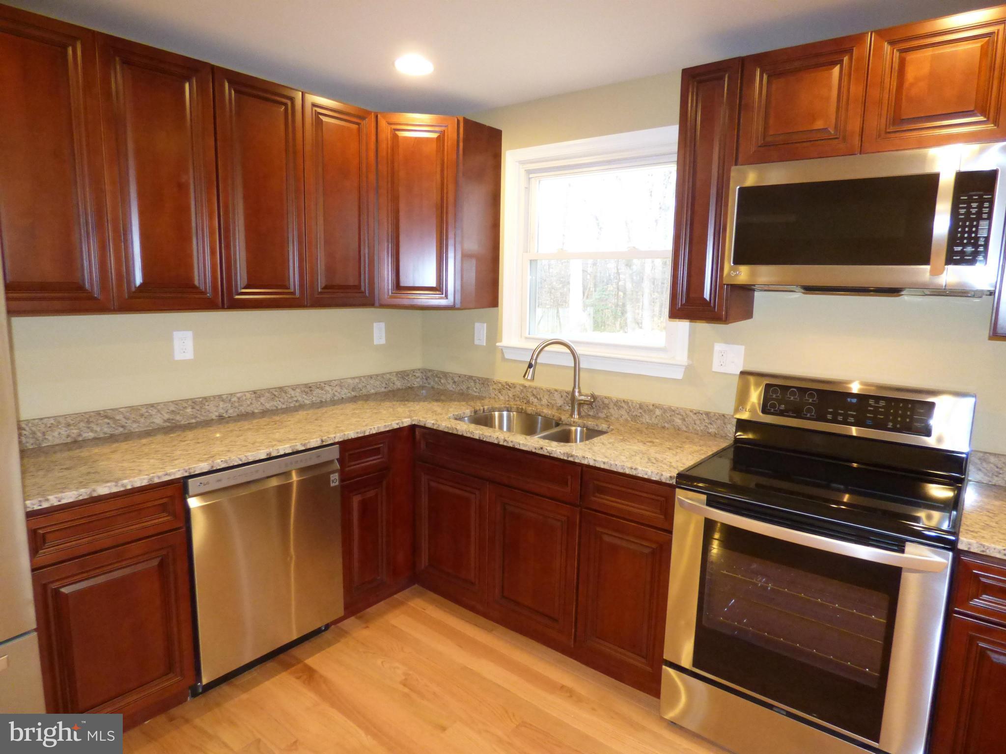 KINGSTON MANOR - Residential