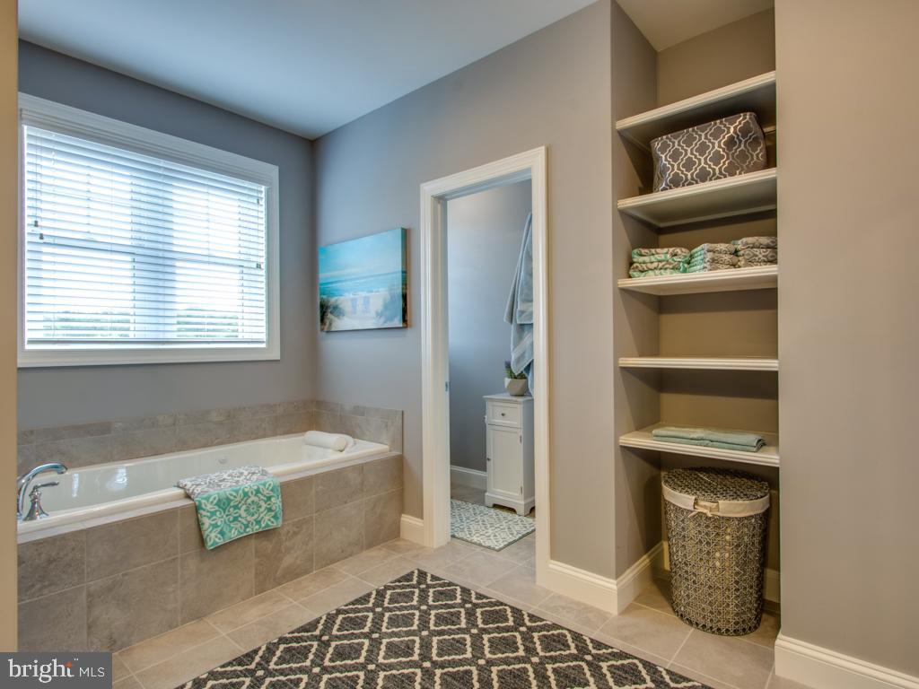 CAPE SHORES - Residential