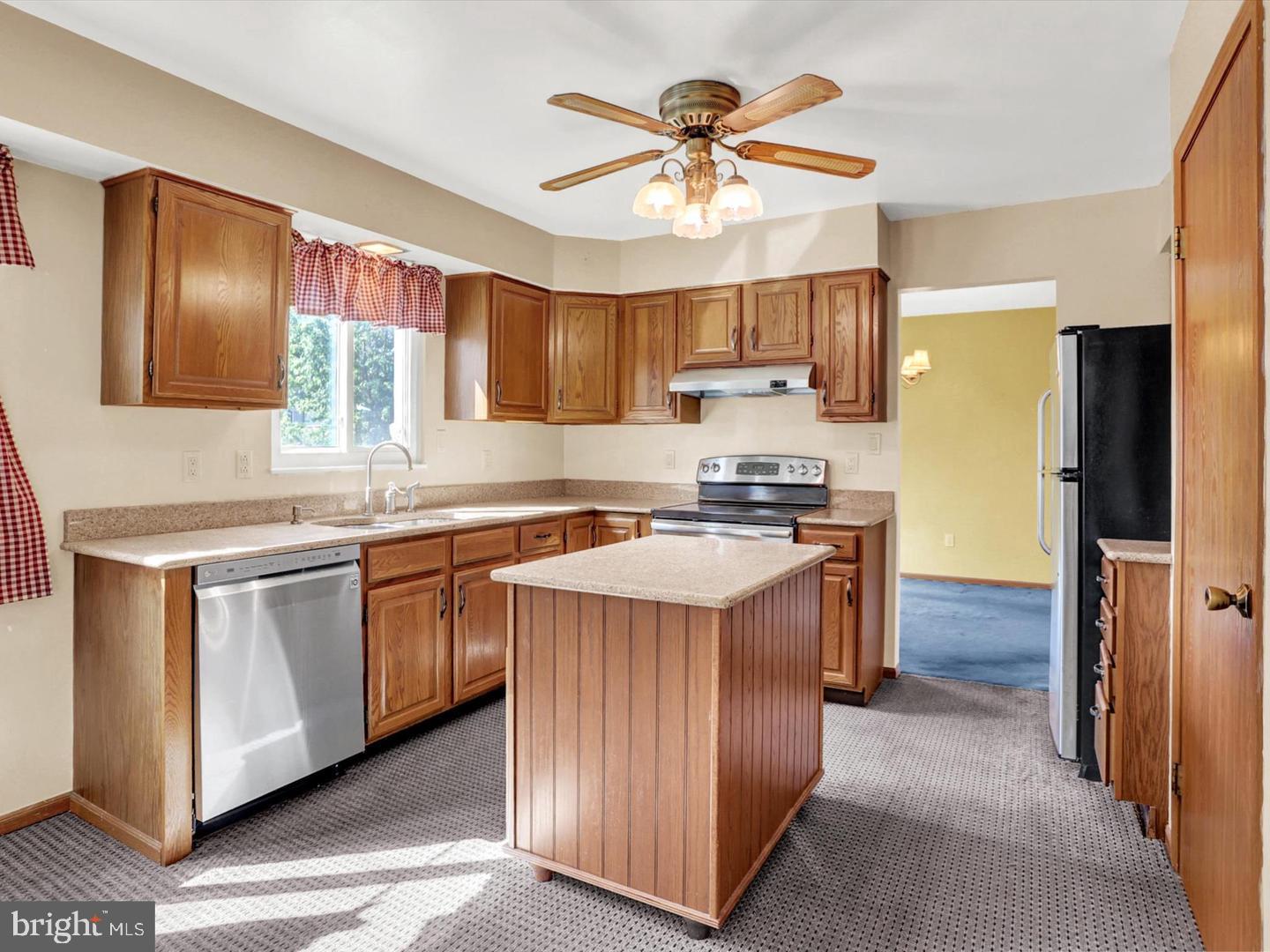 FAIRVIEW ESTATES - Residential Lease