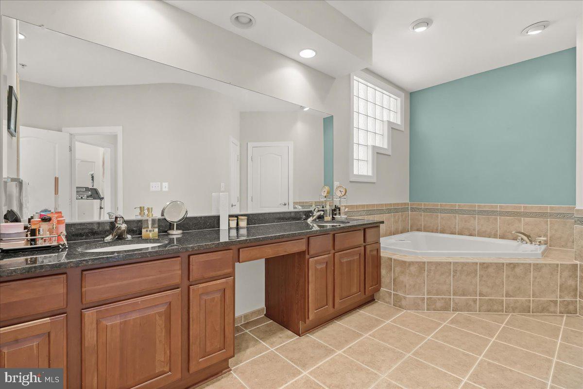 WOODMORE - Residential