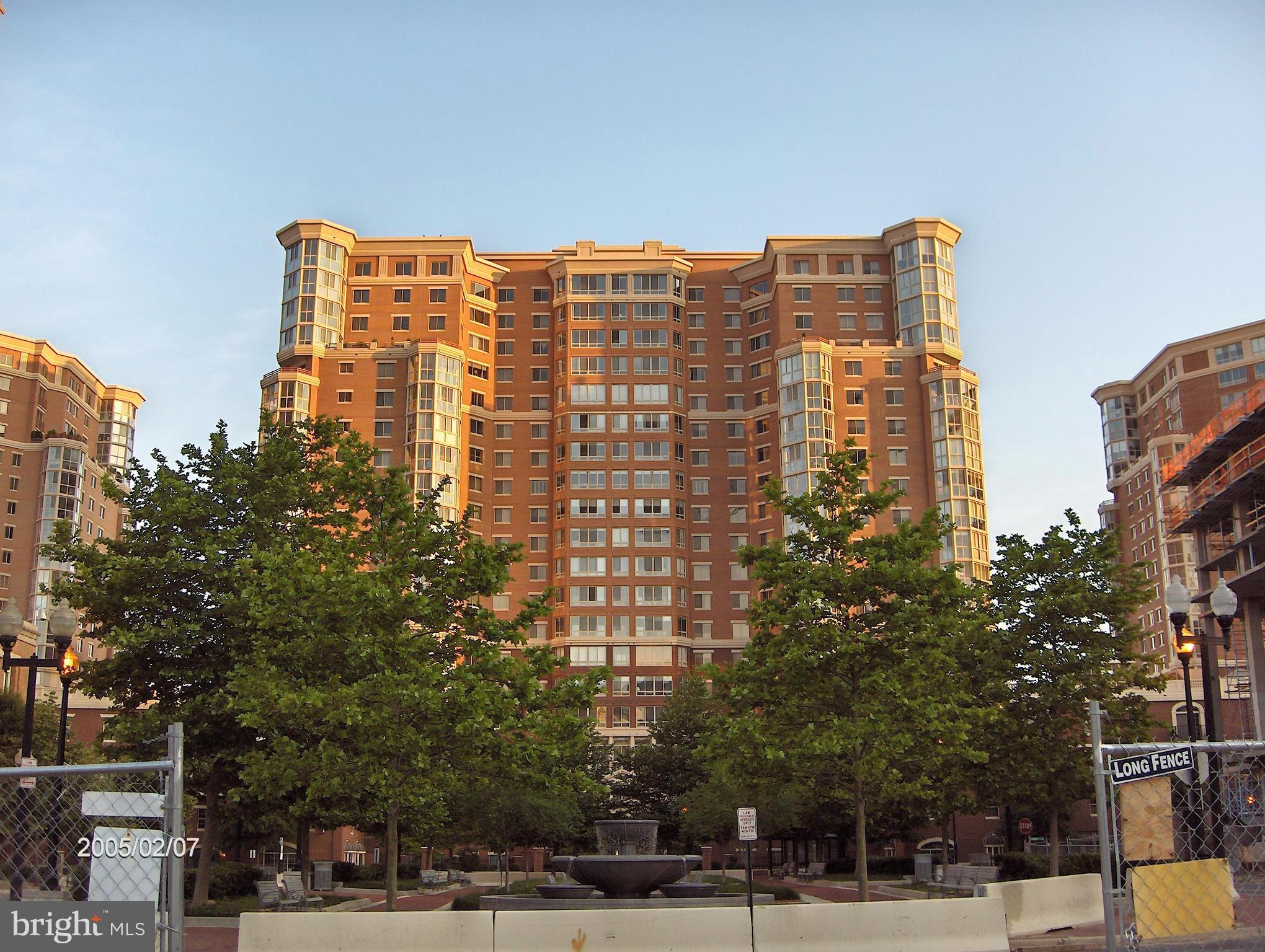 CARLYLE TOWERS - Residential