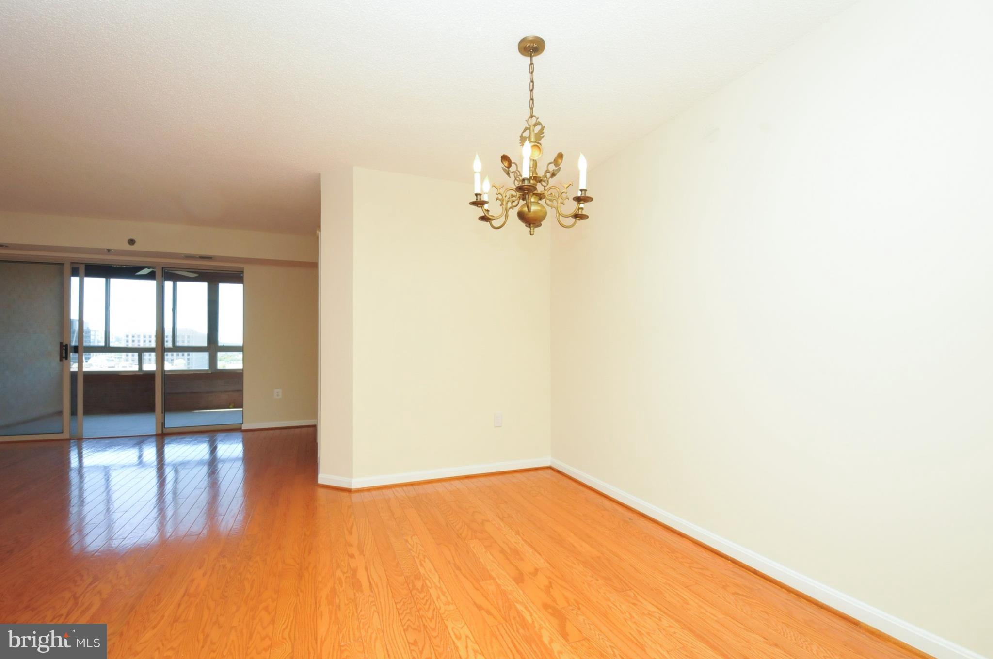 CARLYLE TOWERS - Residential