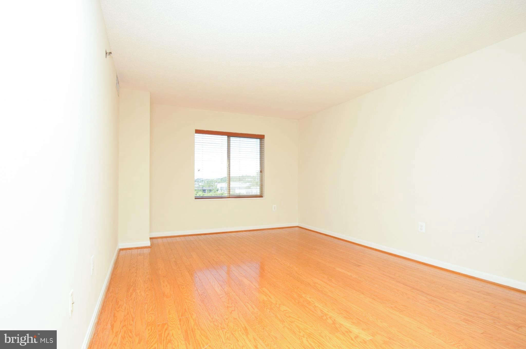 CARLYLE TOWERS - Residential