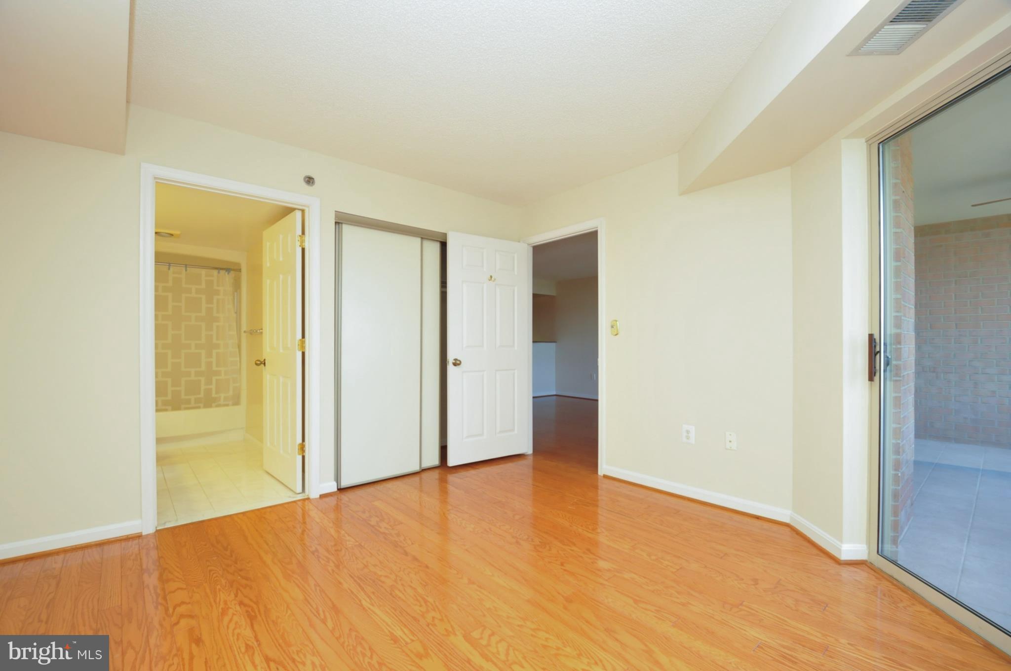 CARLYLE TOWERS - Residential