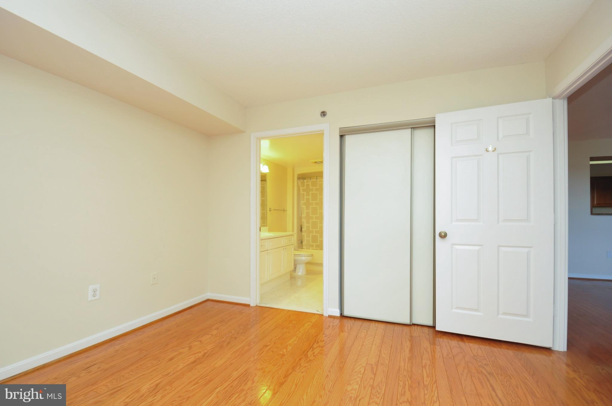 CARLYLE TOWERS - Residential