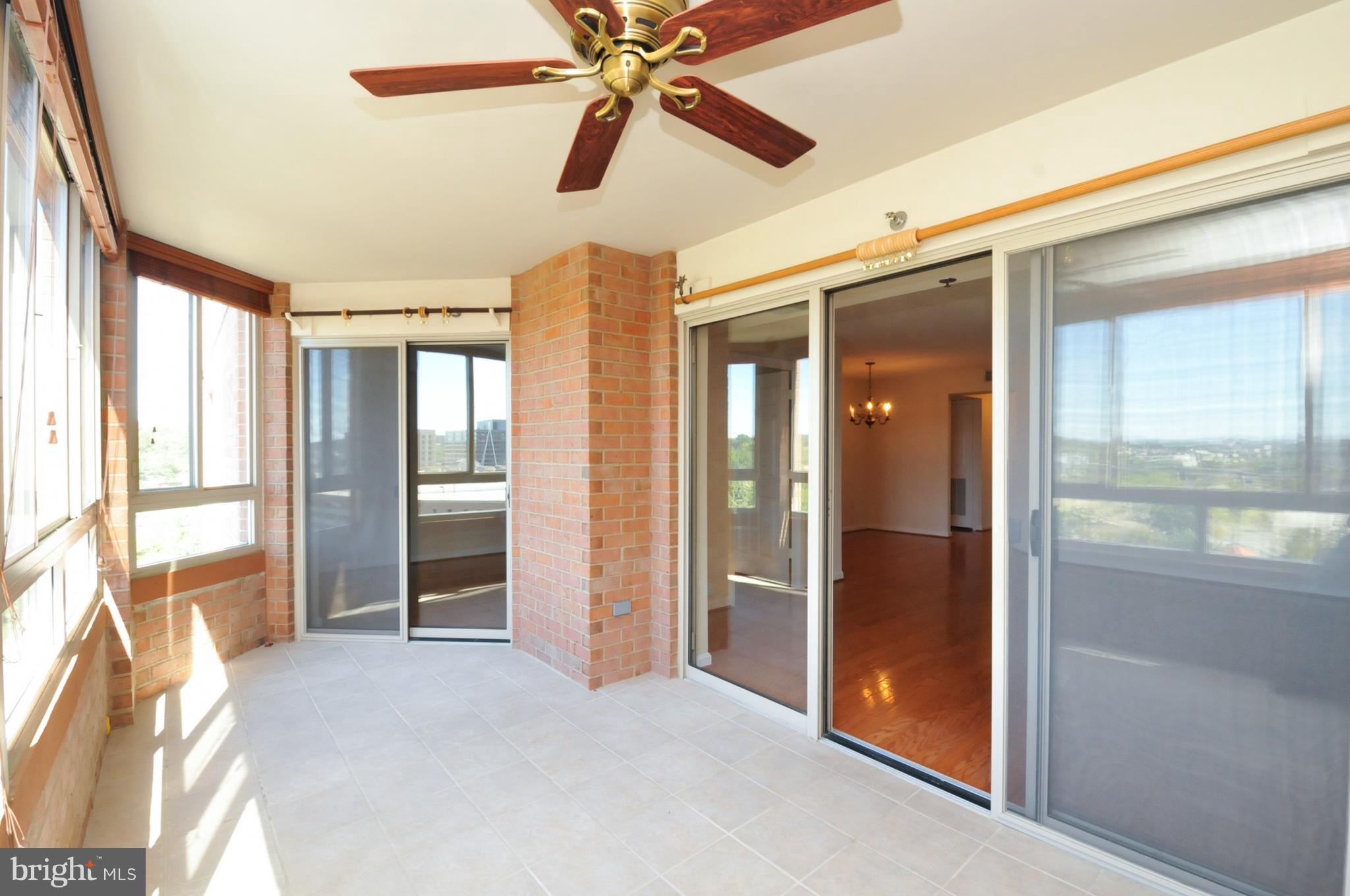 CARLYLE TOWERS - Residential