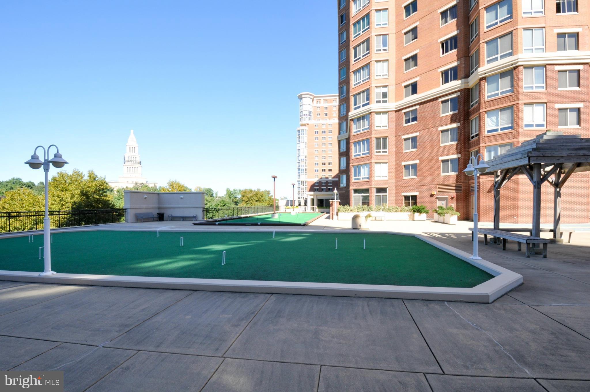 CARLYLE TOWERS - Residential