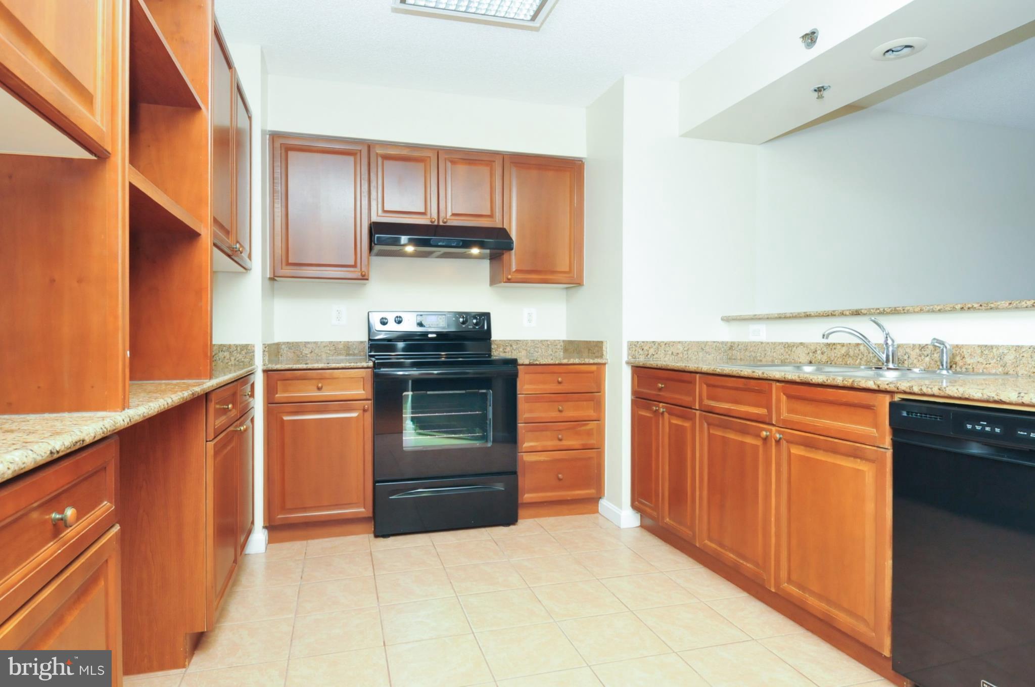 CARLYLE TOWERS - Residential