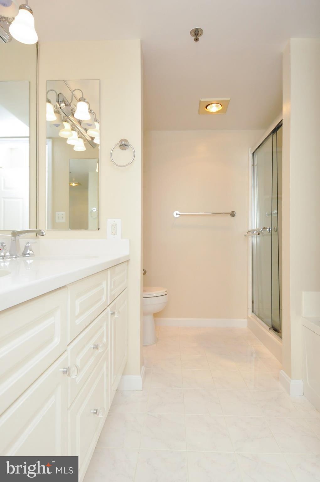 CARLYLE TOWERS - Residential