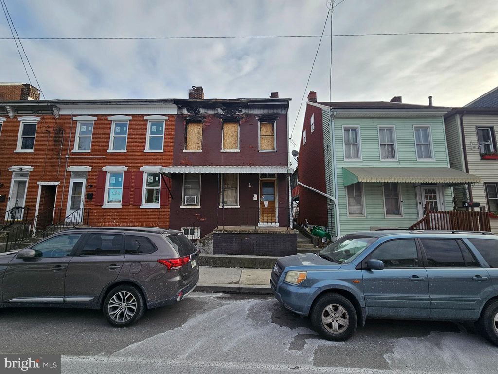 Photo of 922 E Market Street, YORK, PA 17403 (MLS # PAYK2095762)