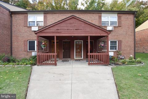 Condo For Sale - 302 Garnet Drive<br/> BURLINGTON, NJ 08016