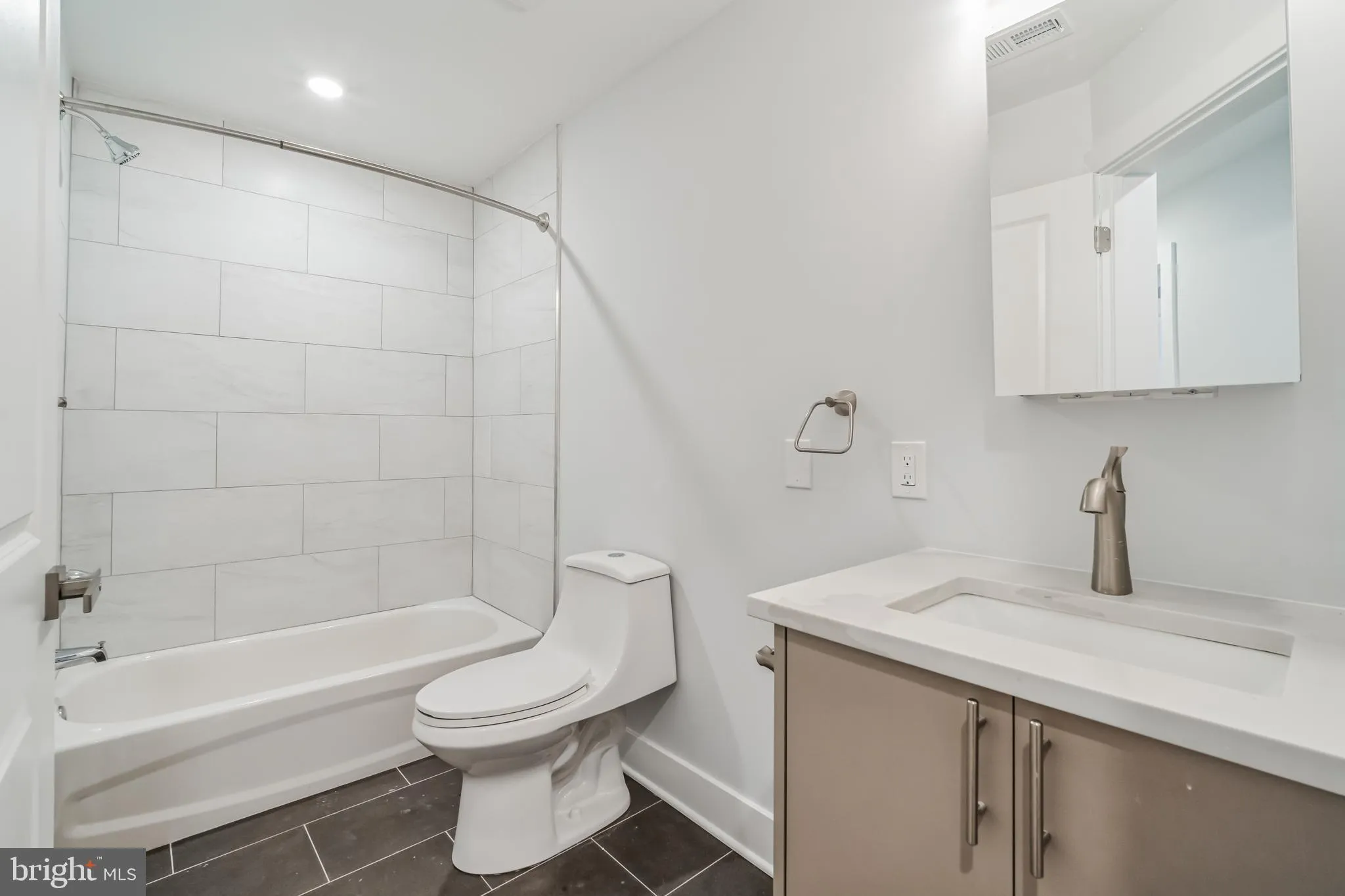 Philadelphia, Pennsylvania 19104, United States, 2 Bedrooms Bedrooms, ,2 BathroomsBathrooms,Residential,Active,109214
