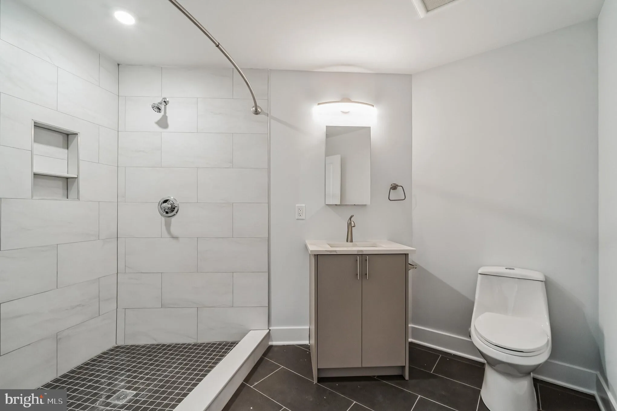 Philadelphia, Pennsylvania 19104, United States, 2 Bedrooms Bedrooms, ,2 BathroomsBathrooms,Residential,Active,109214