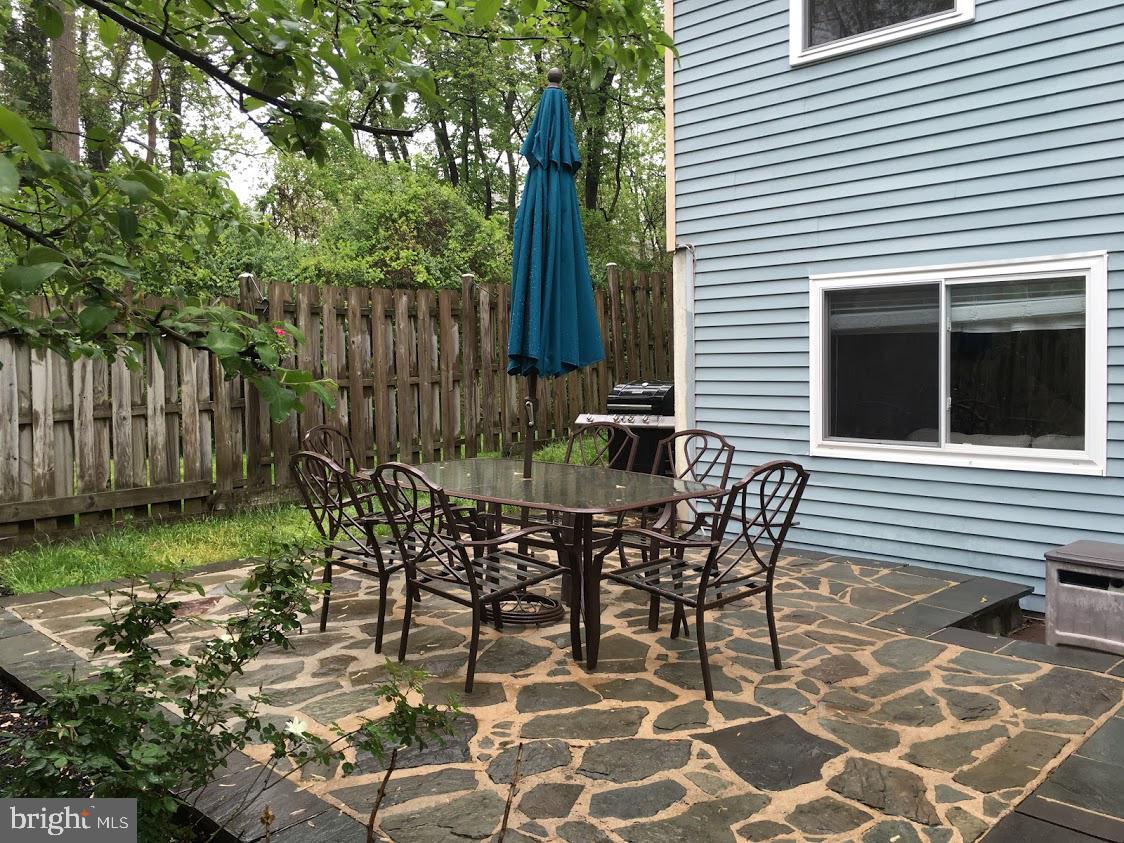 OAKTON COMMONS - Residential Lease