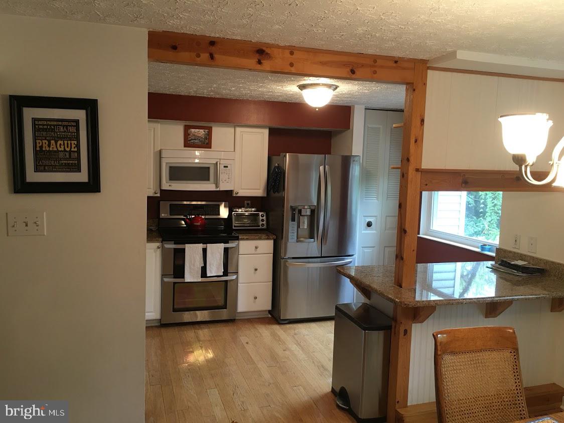 OAKTON COMMONS - Residential Lease