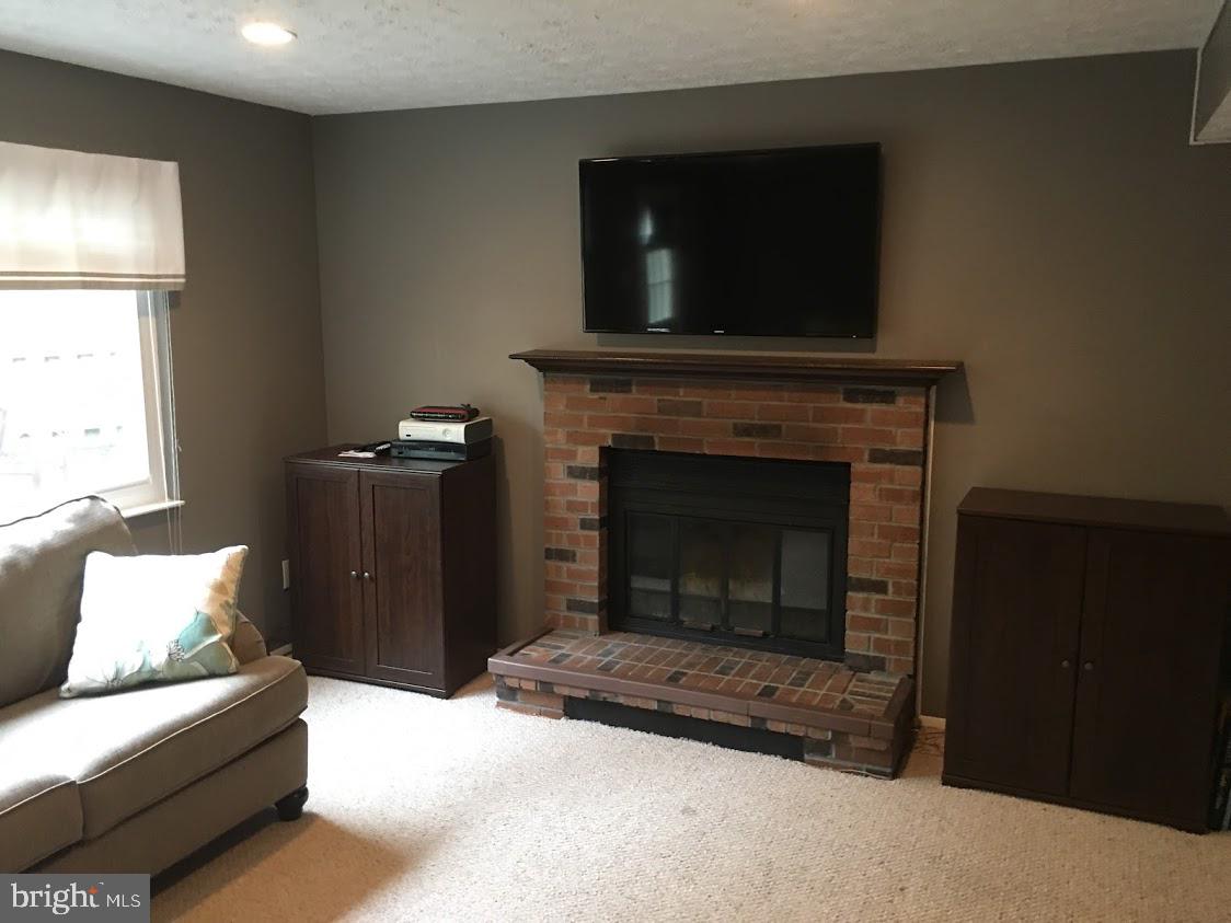 OAKTON COMMONS - Residential Lease