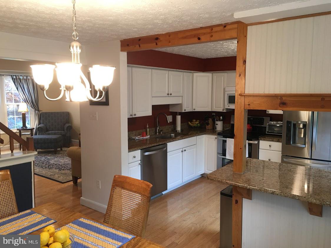 OAKTON COMMONS - Residential Lease