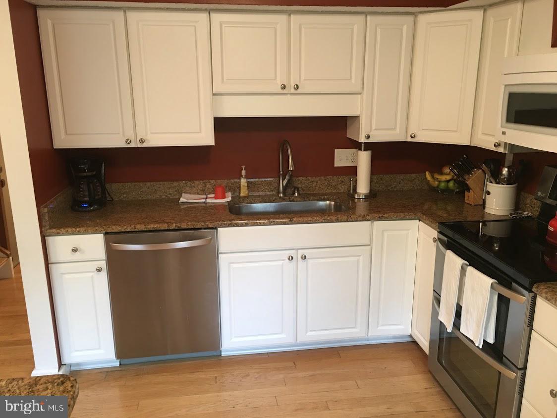 OAKTON COMMONS - Residential Lease