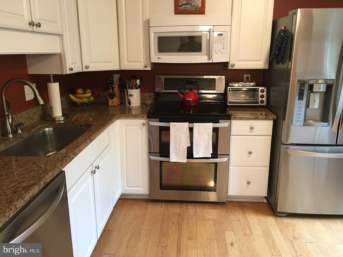 OAKTON COMMONS - Residential Lease