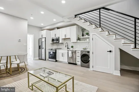 MLS: DCDC2202040