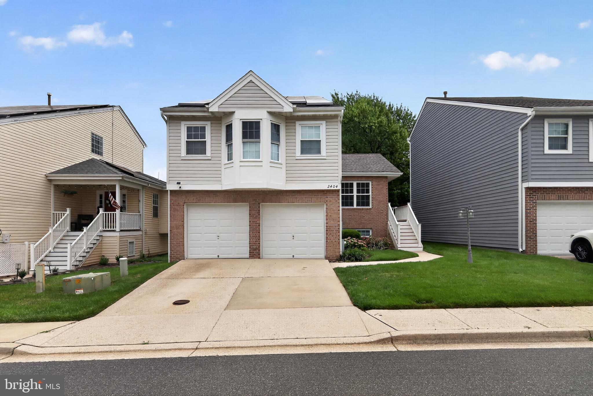 2404 SHADYWOOD CIRCLE