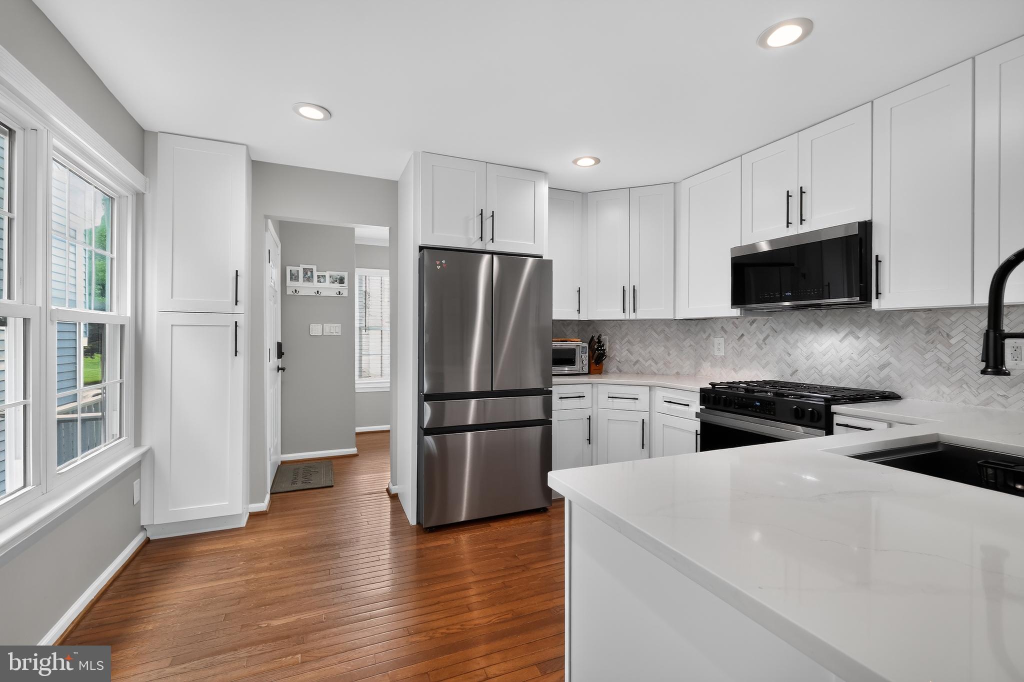 2404 SHADYWOOD CIRCLE