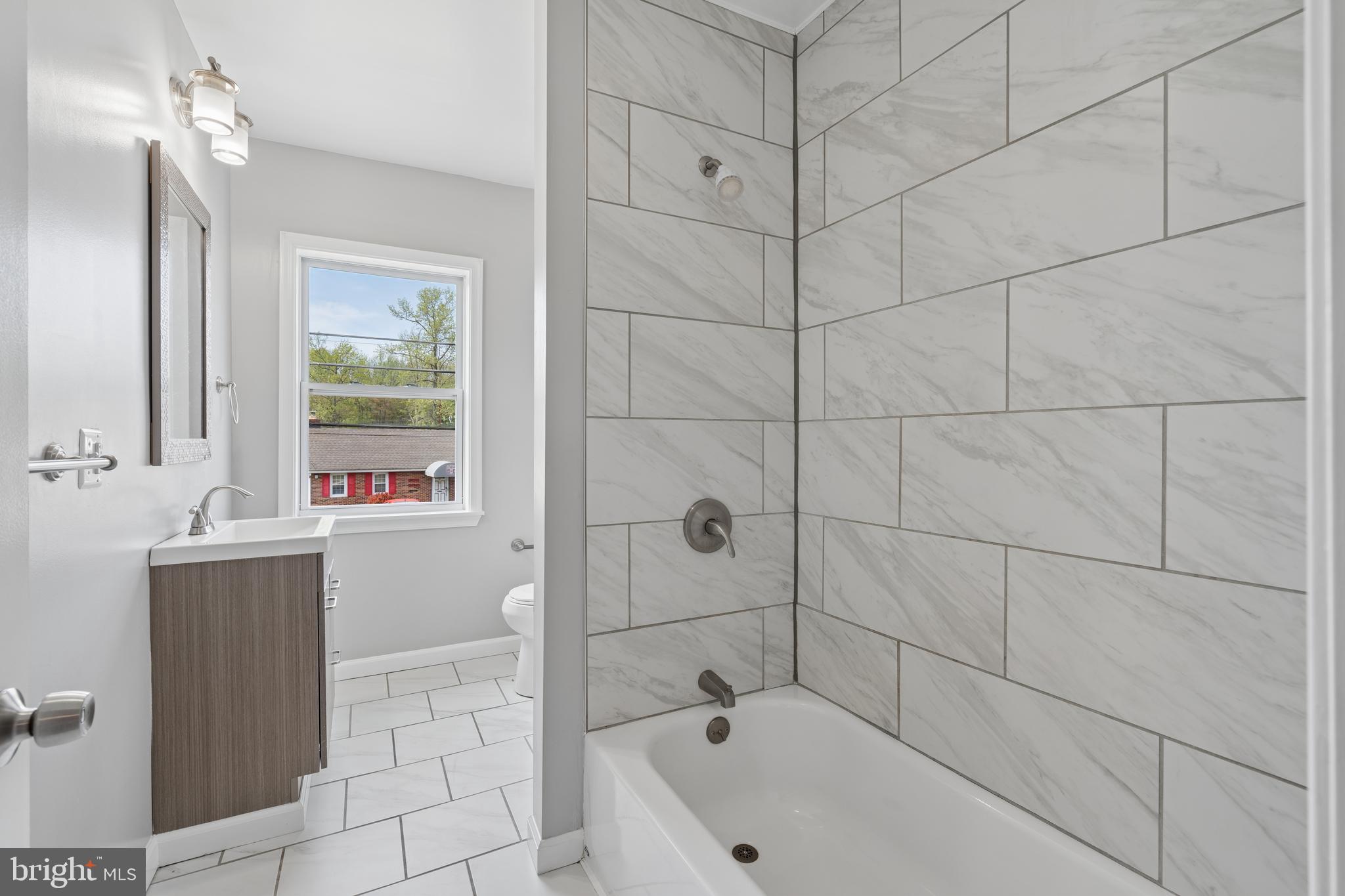 ESSEX/MIDDLE RIVER - Residential
