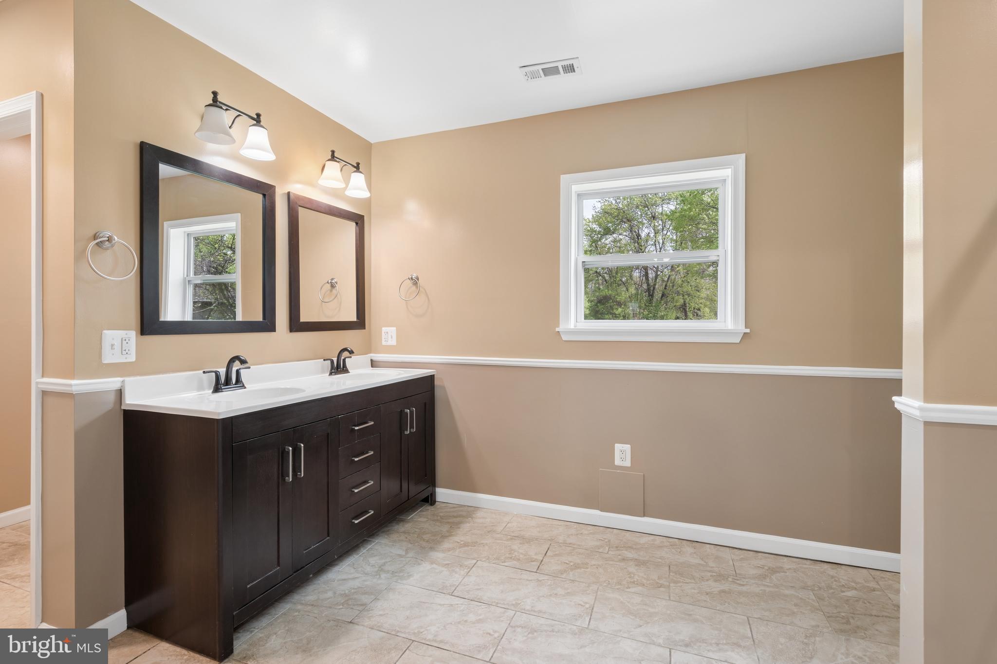 ESSEX/MIDDLE RIVER - Residential