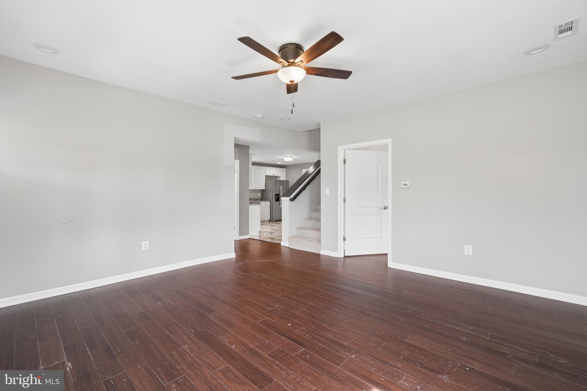 ESSEX/MIDDLE RIVER - Residential