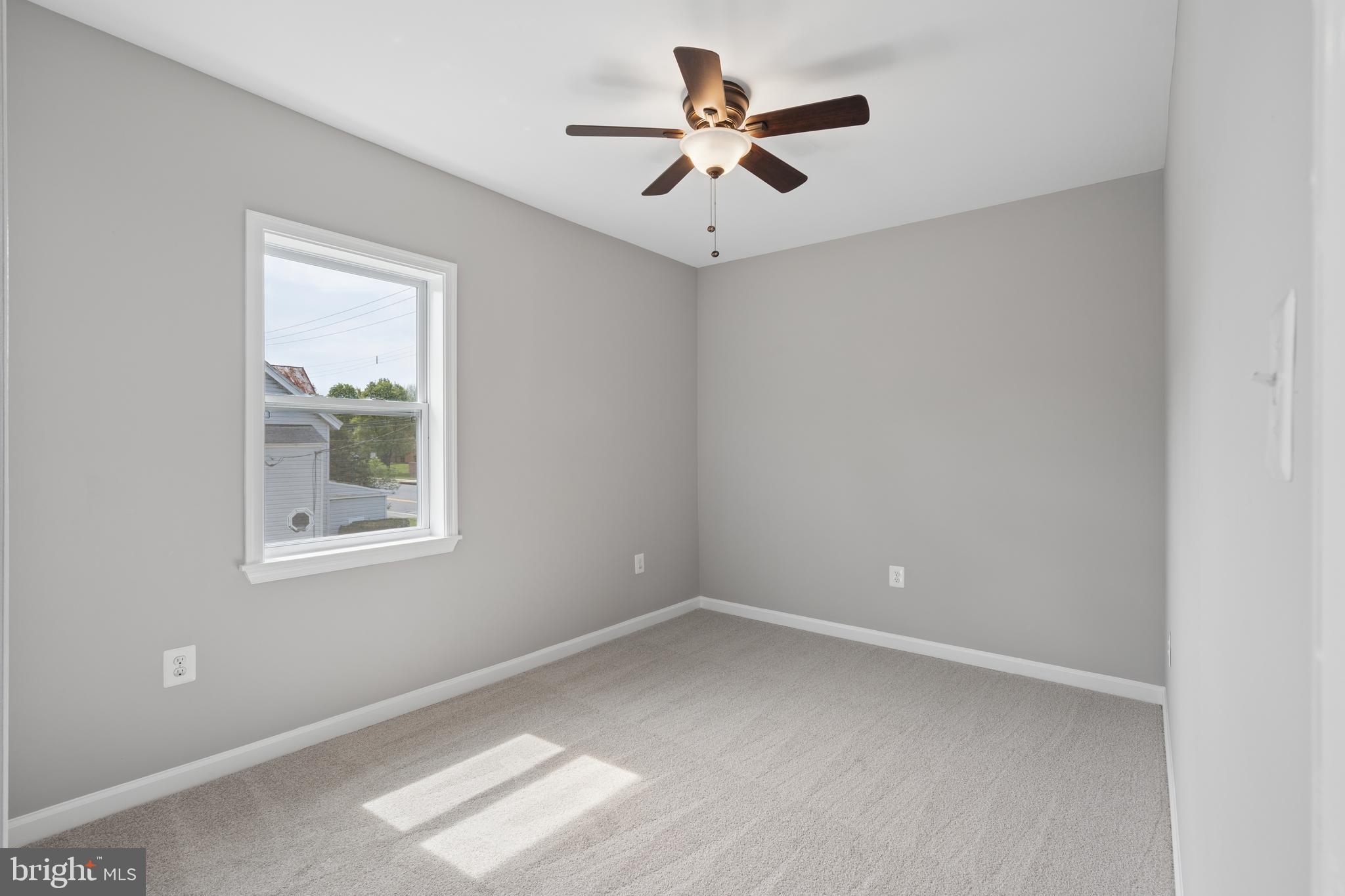ESSEX/MIDDLE RIVER - Residential