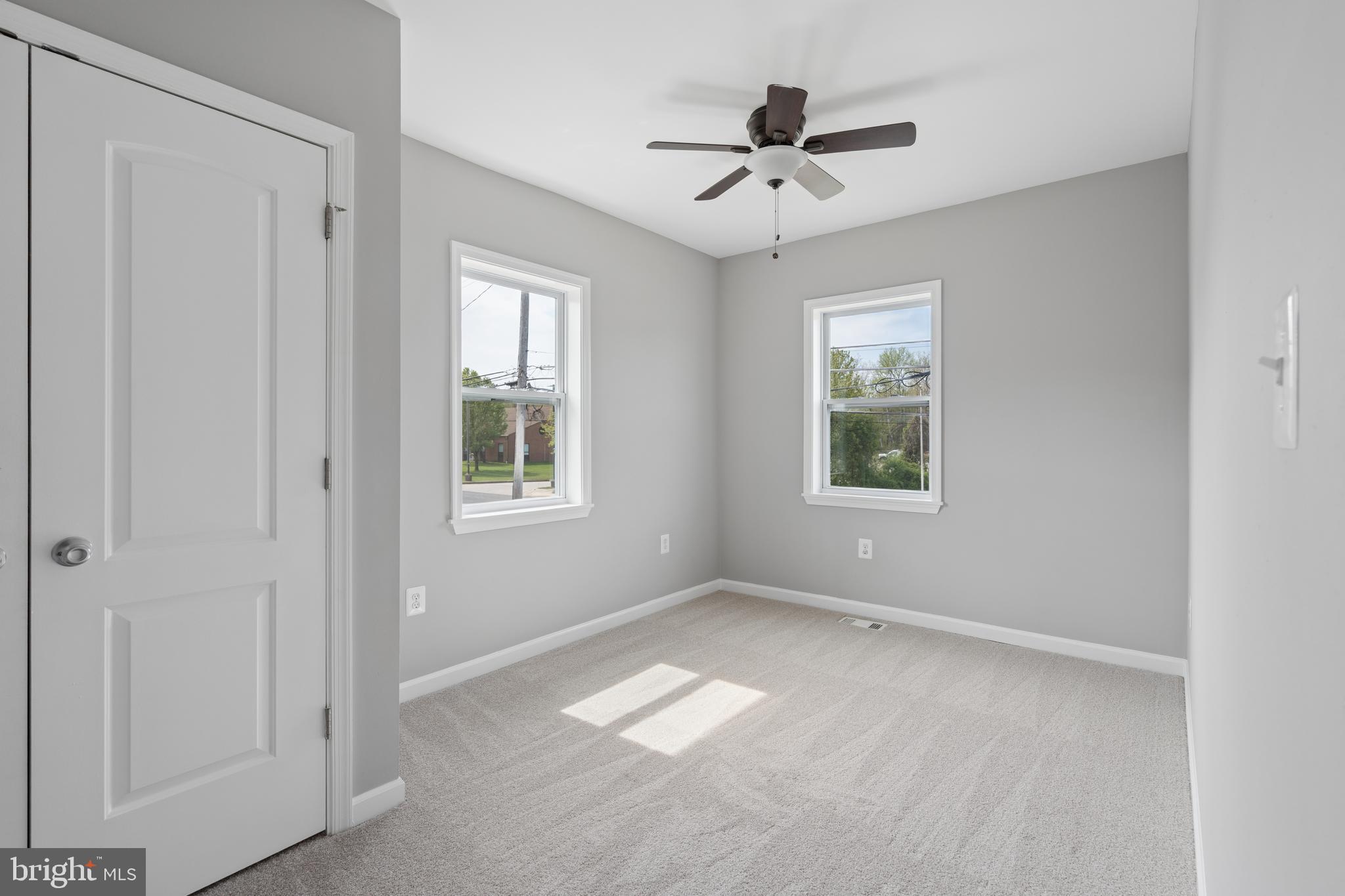 ESSEX/MIDDLE RIVER - Residential