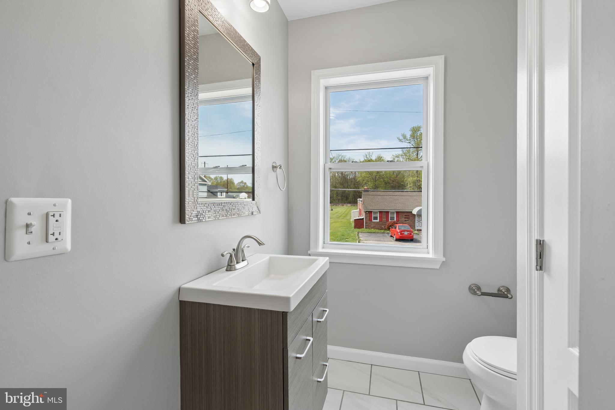 ESSEX/MIDDLE RIVER - Residential