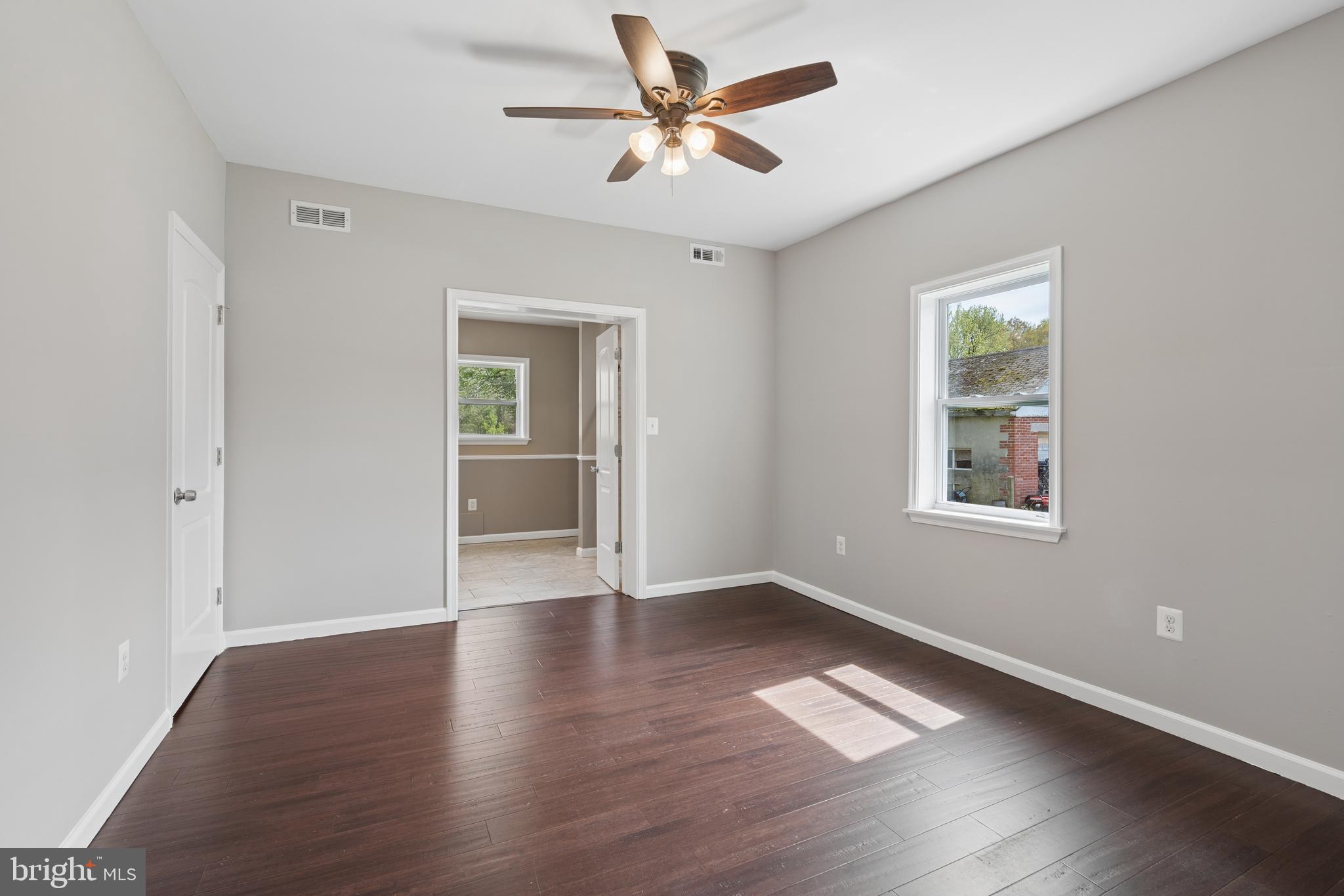 ESSEX/MIDDLE RIVER - Residential