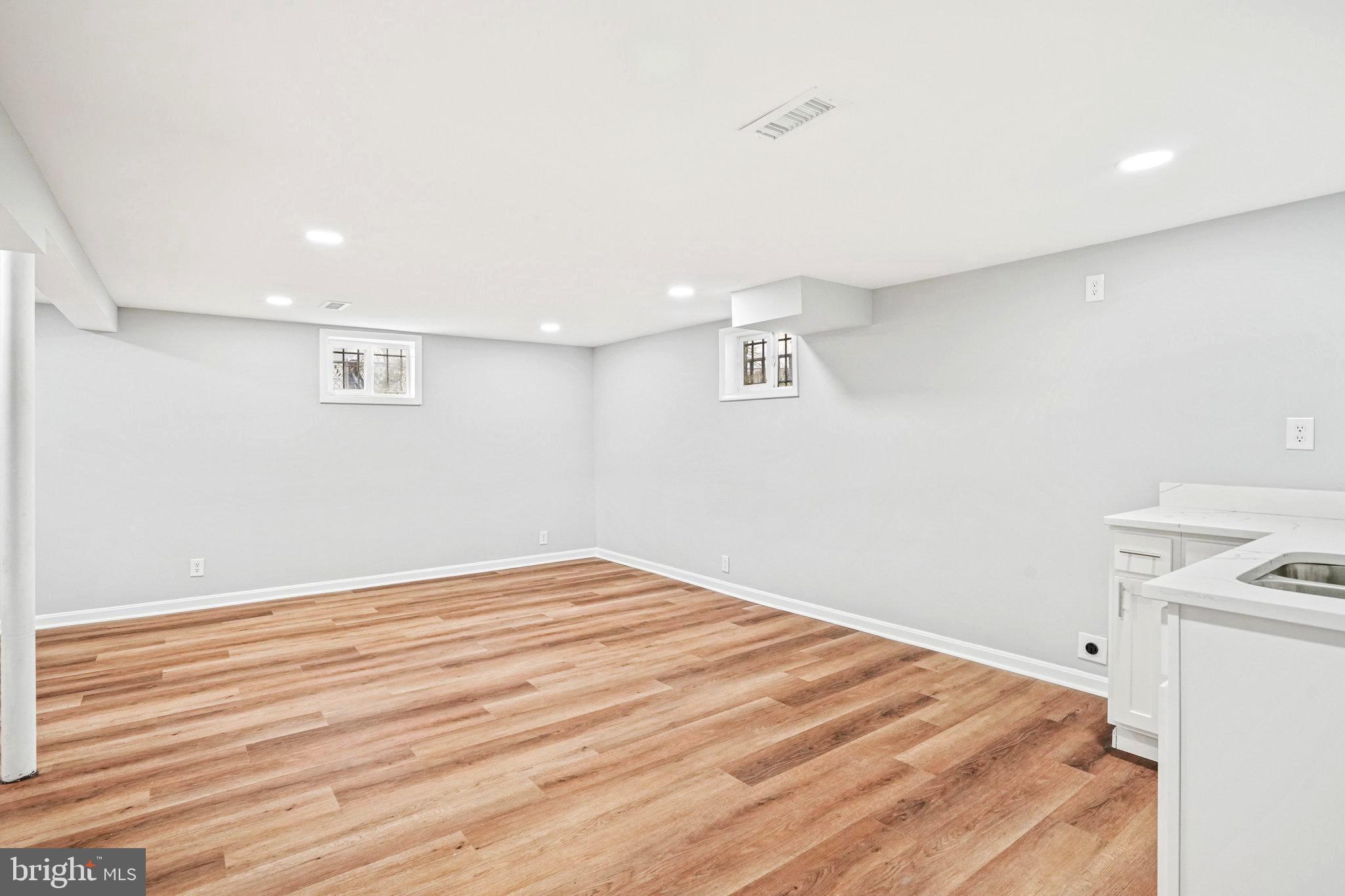 FORESTVILLE - Residential