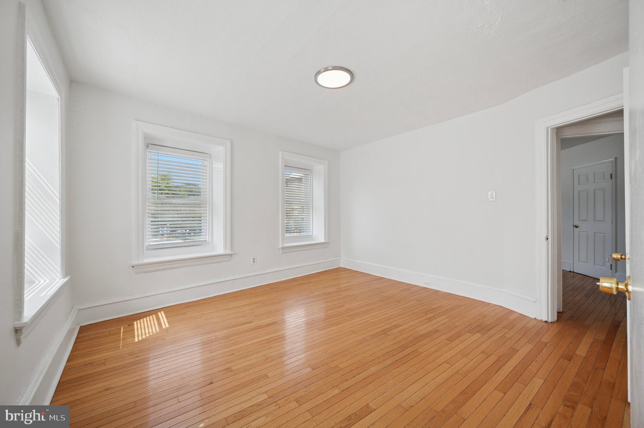 EAST FALLS - Residential Lease