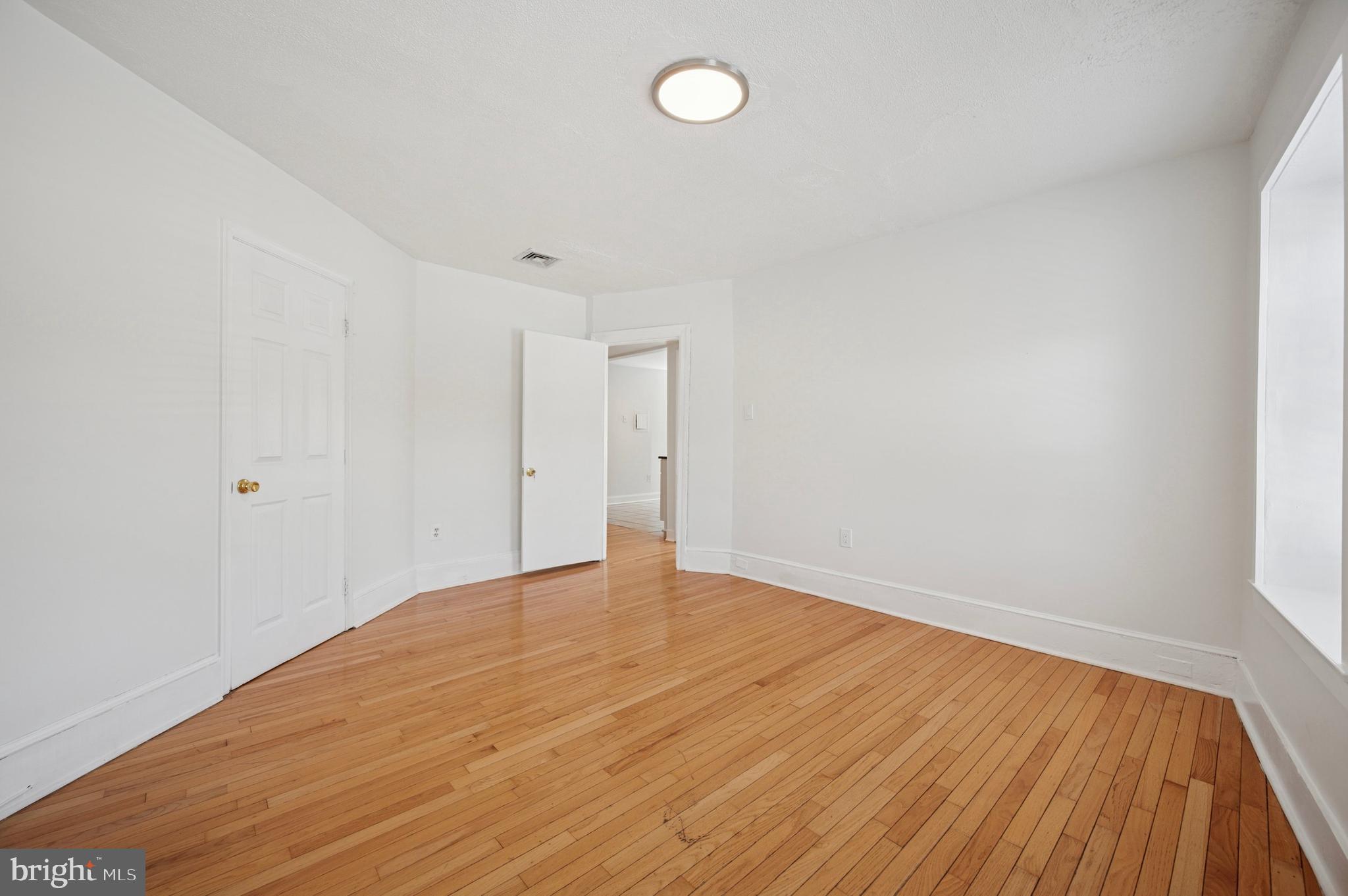 EAST FALLS - Residential Lease