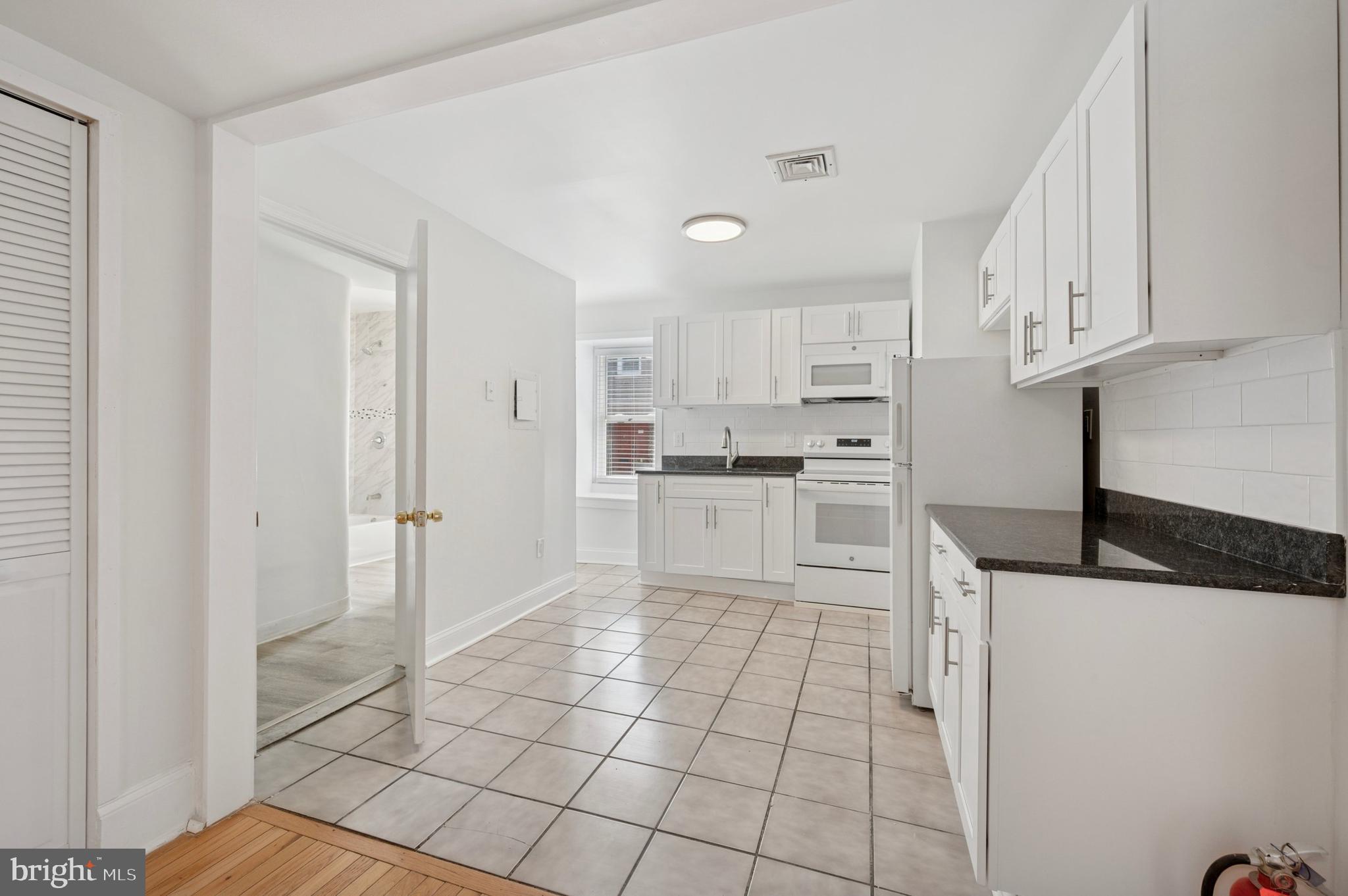 EAST FALLS - Residential Lease