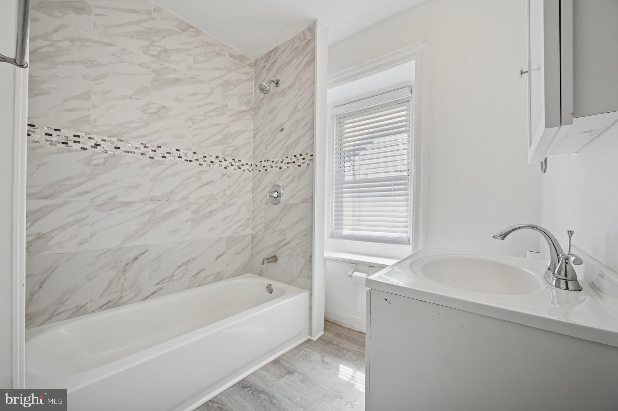 EAST FALLS - Residential Lease