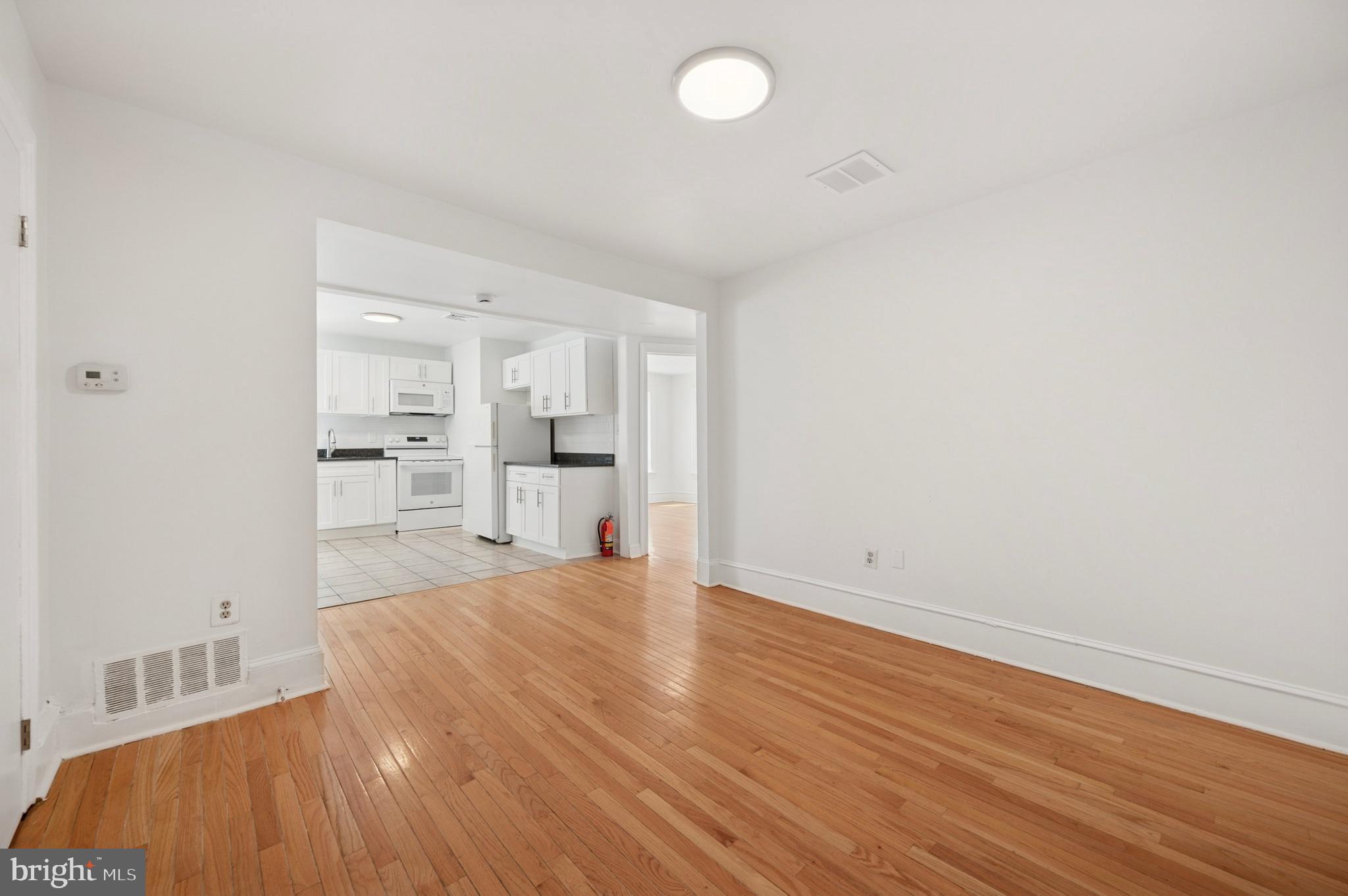 EAST FALLS - Residential Lease