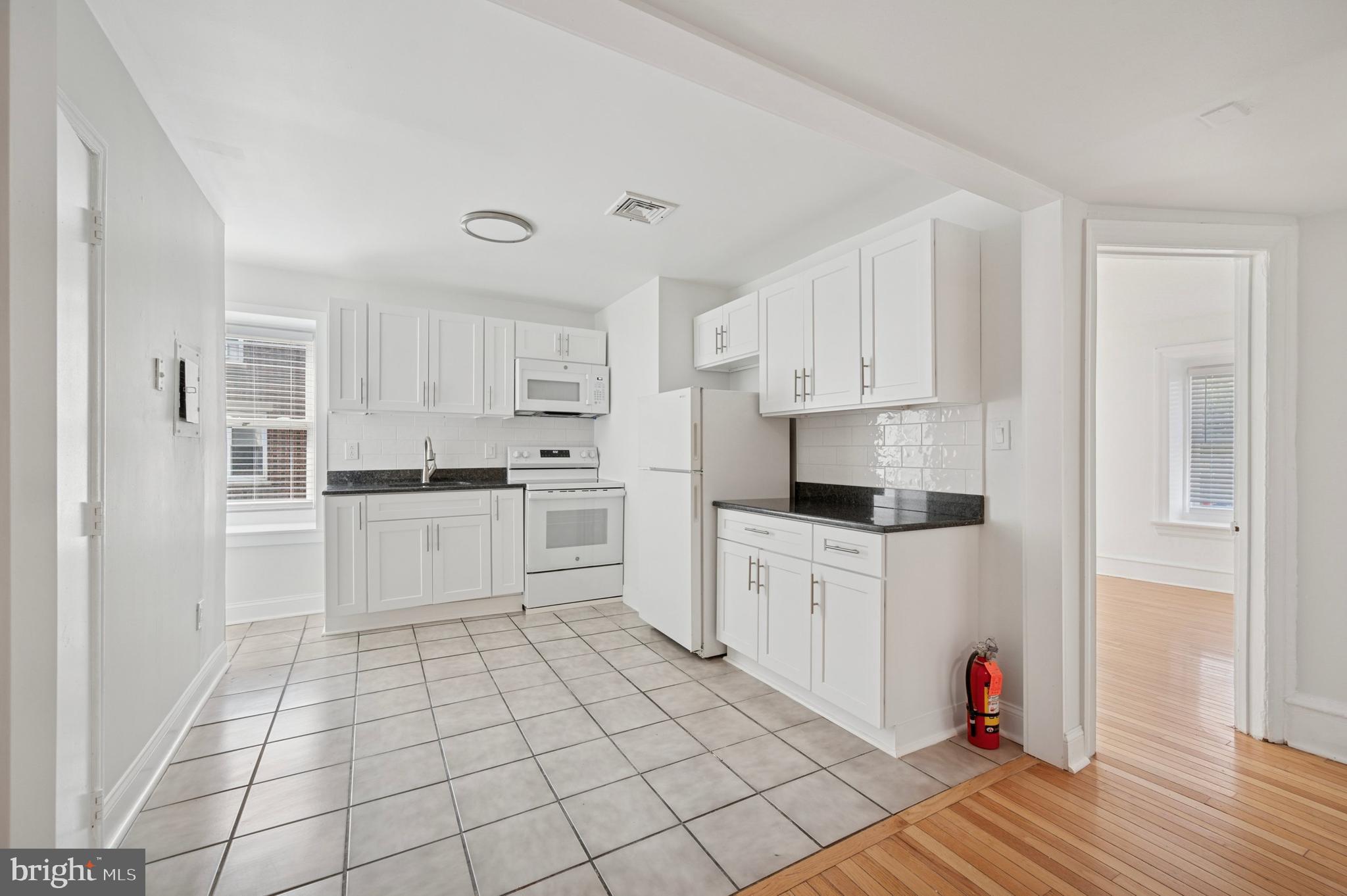 EAST FALLS - Residential Lease