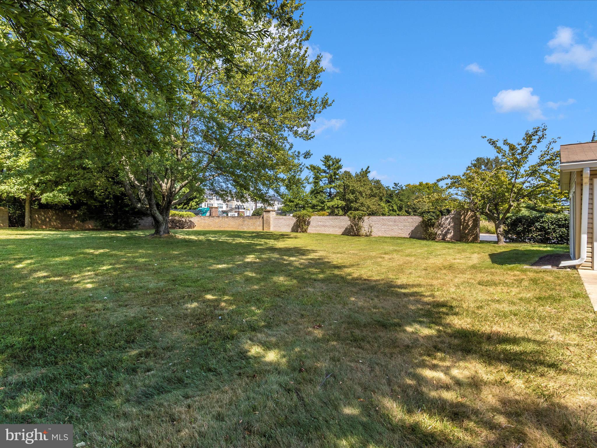 ROSSMOOR MUTUAL #18 - Residential