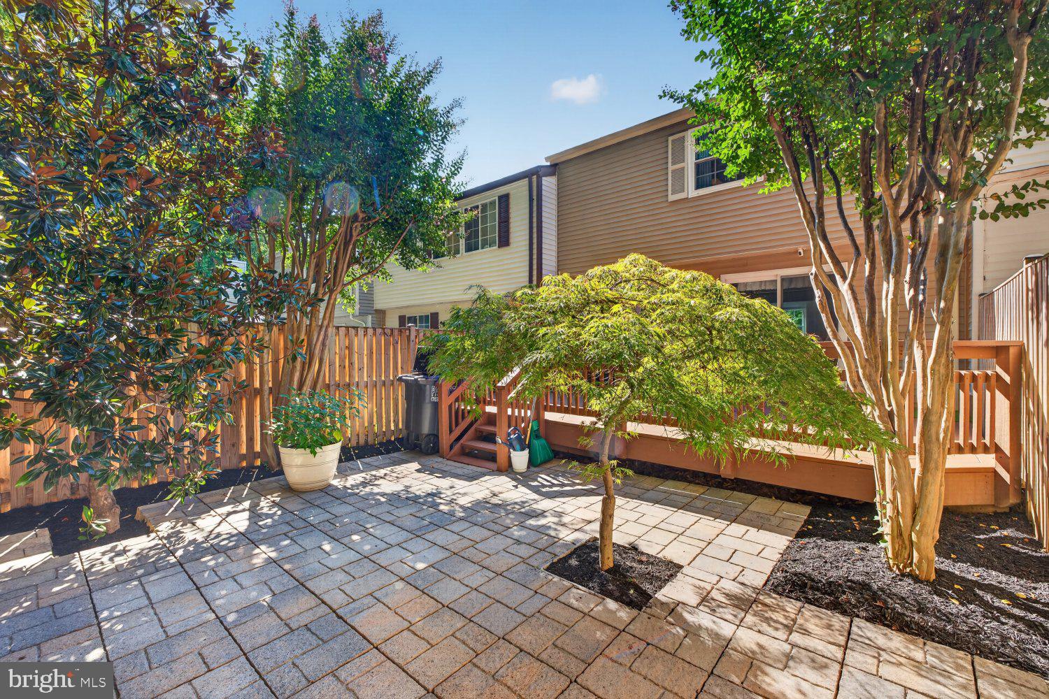 7319 GOLDEN HORSESHOE COURT