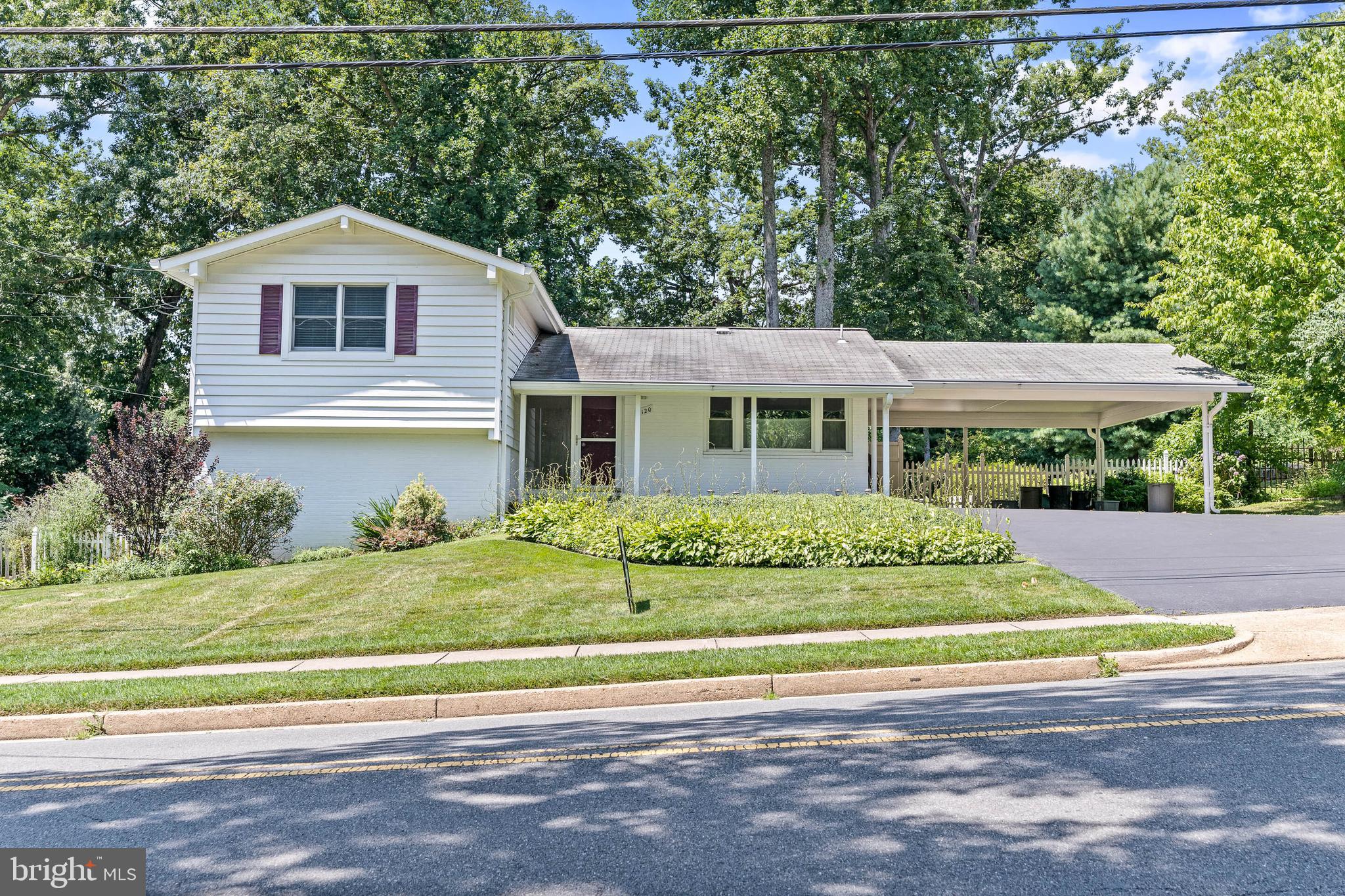 MAPLE HILL - Residential