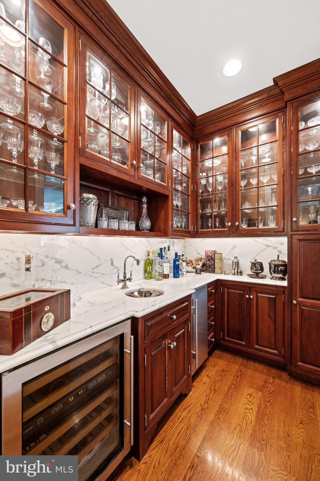 GLADWYNE - Residential