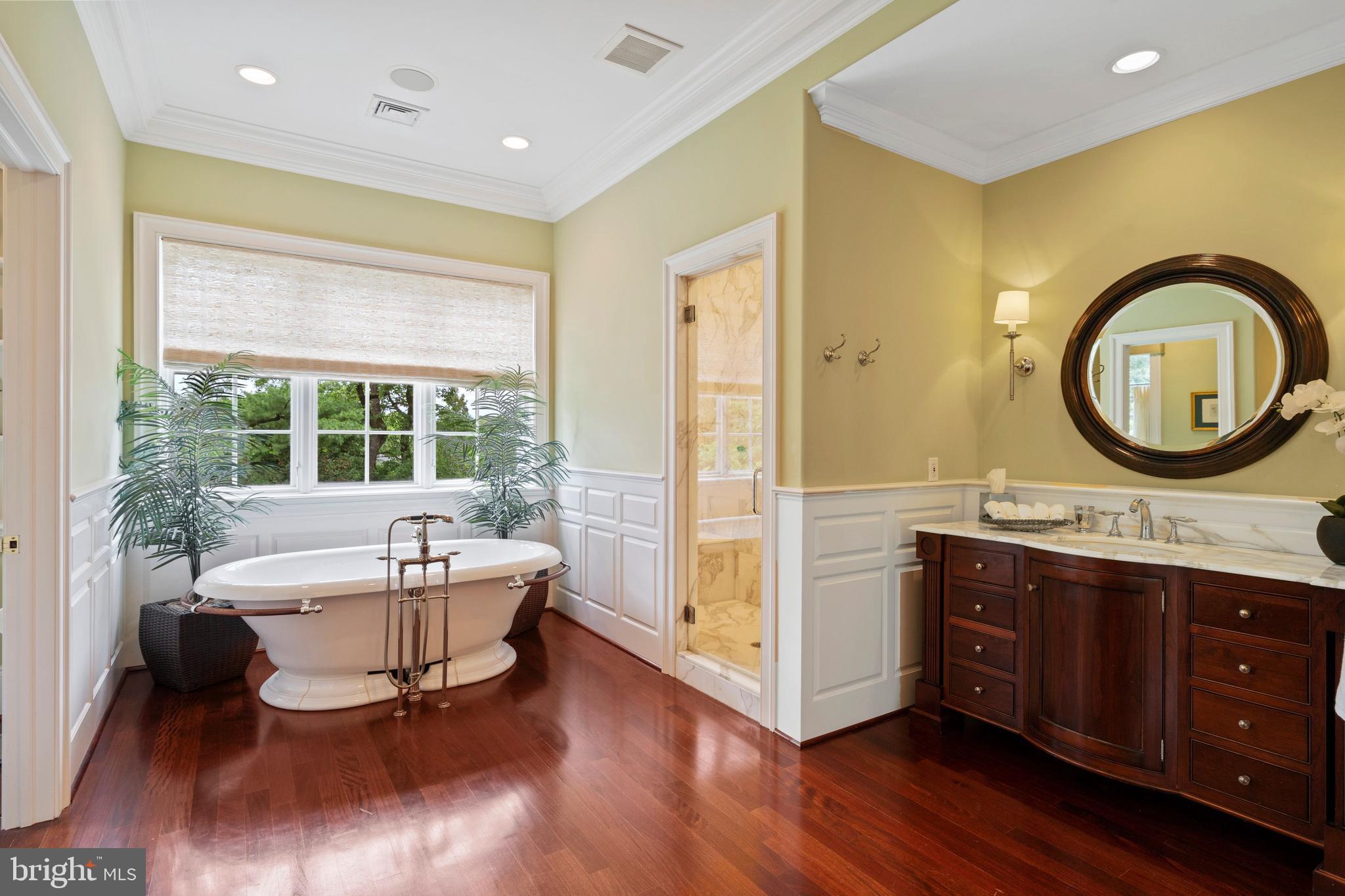 GLADWYNE - Residential