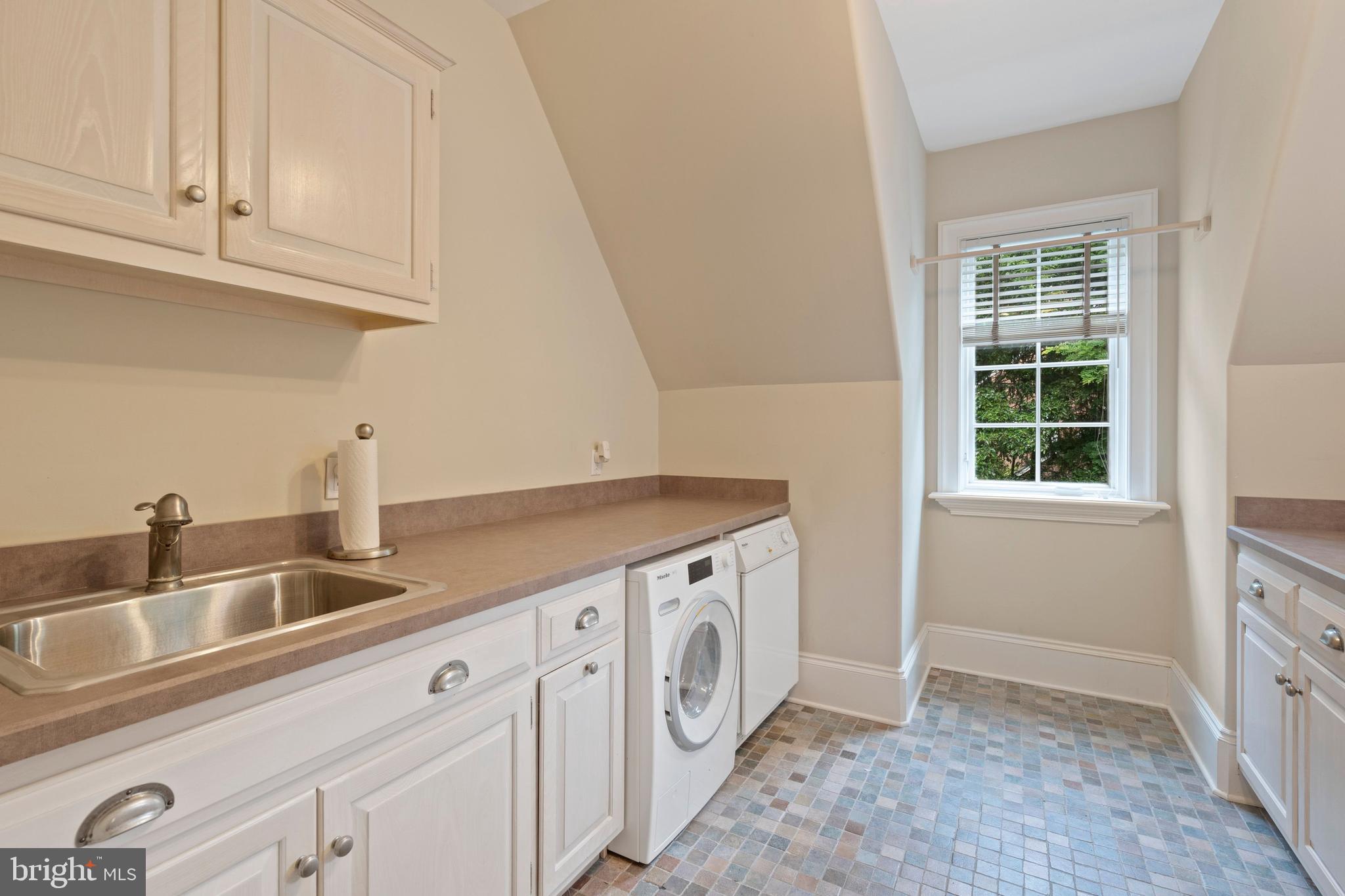 GLADWYNE - Residential