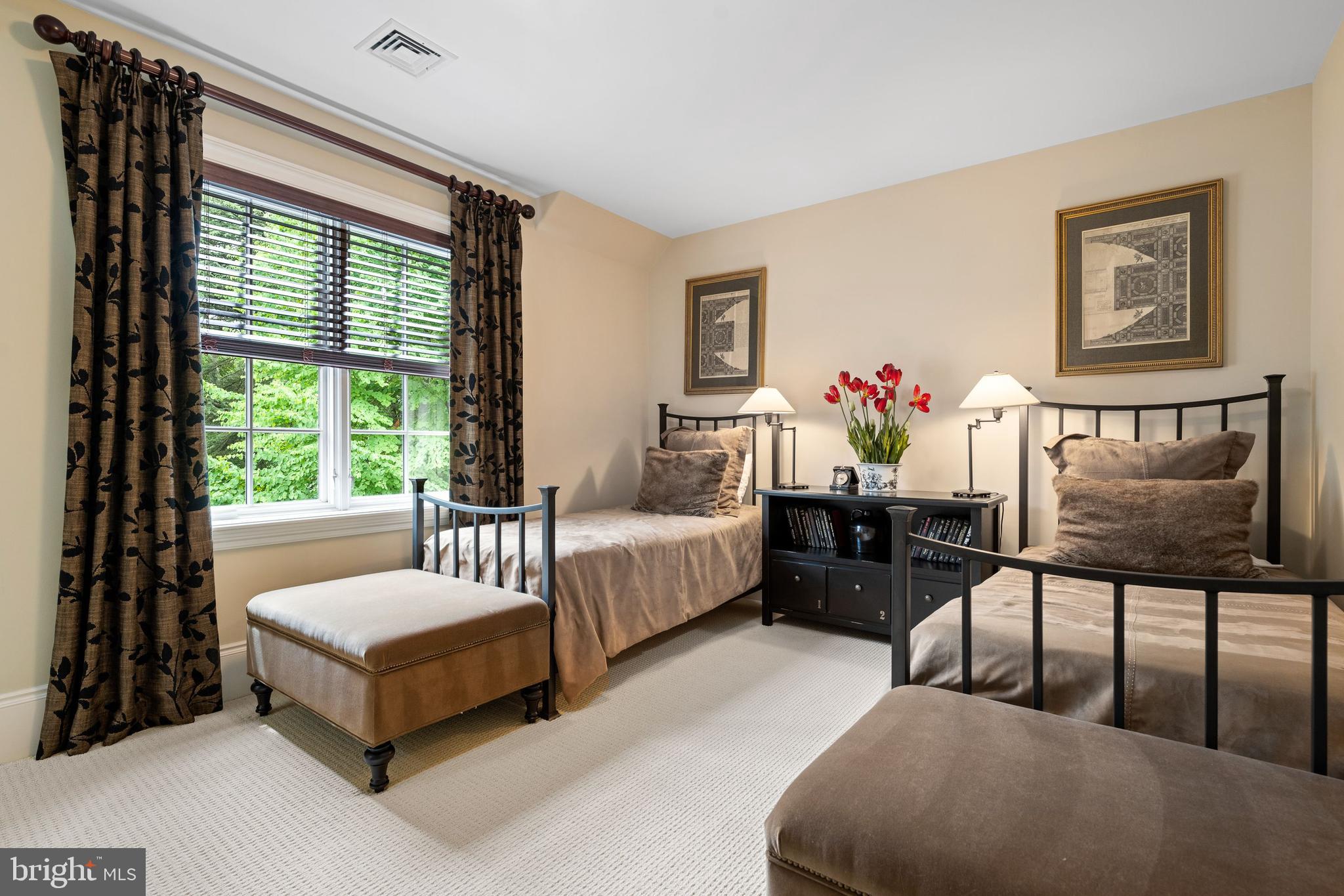 GLADWYNE - Residential