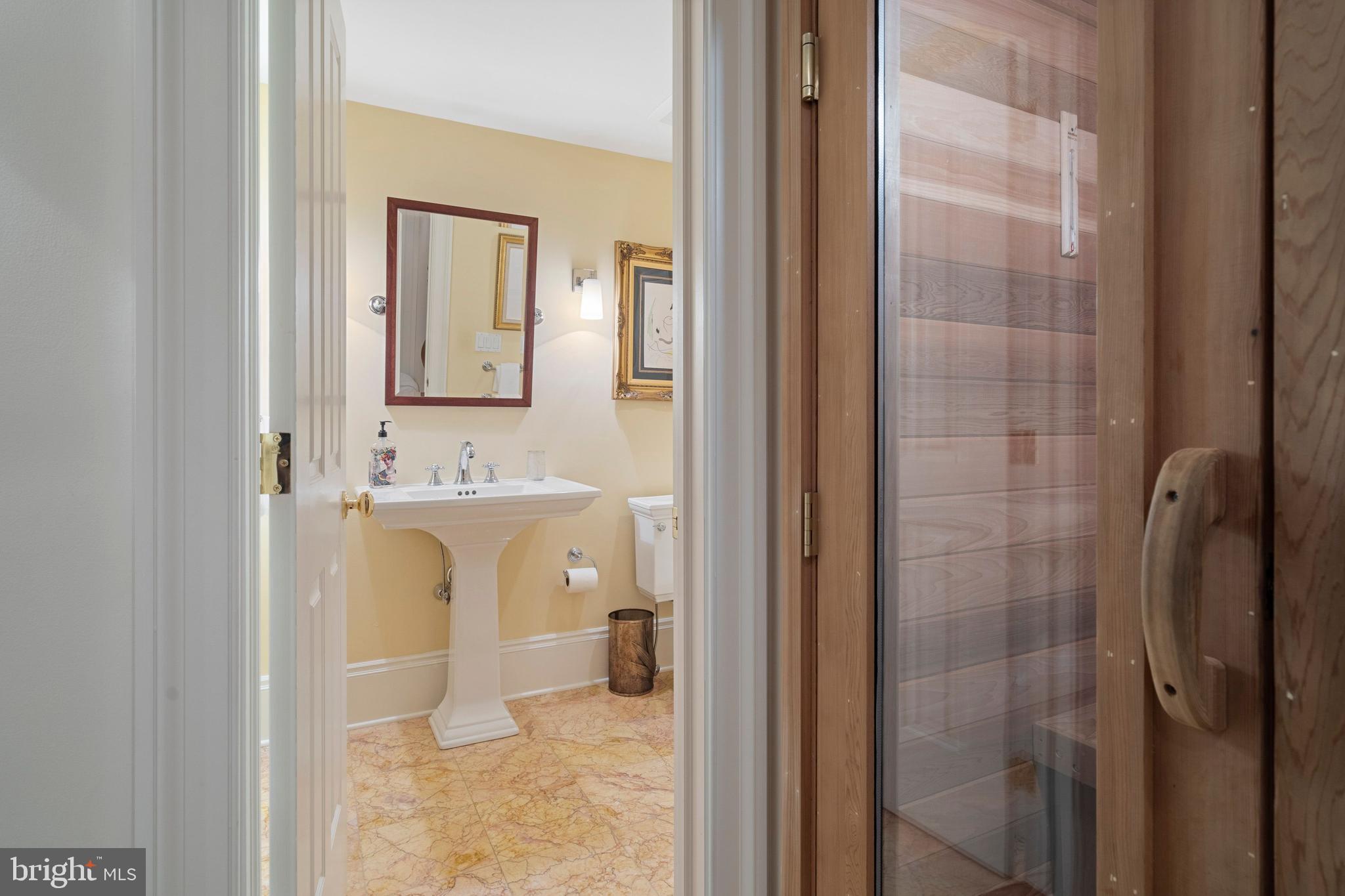 GLADWYNE - Residential