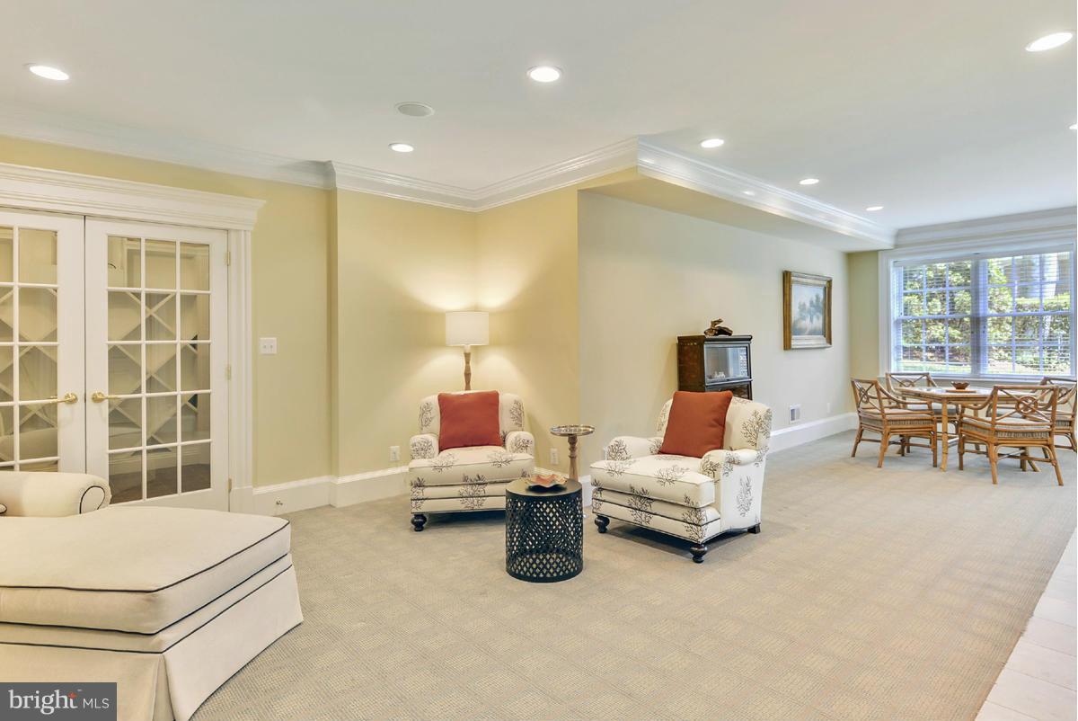 COUNTRY CLUB HILLS - Residential