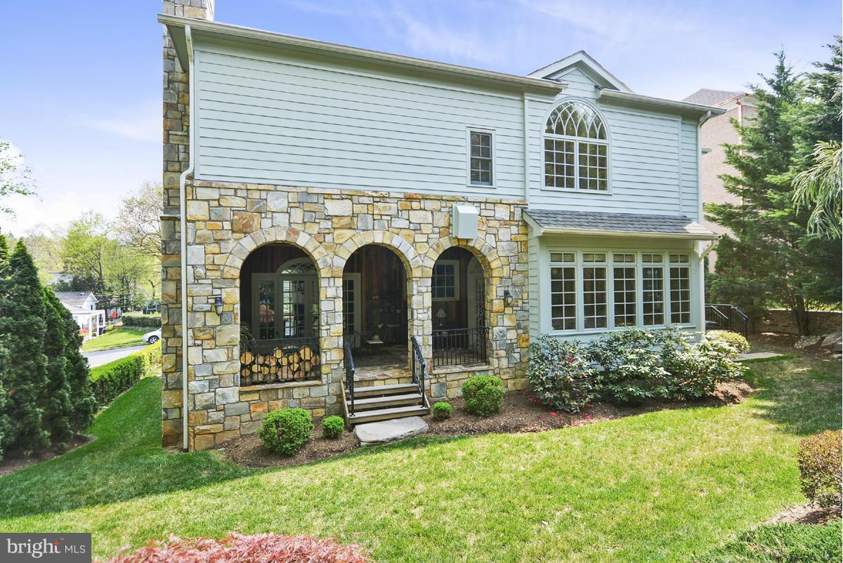 COUNTRY CLUB HILLS - Residential